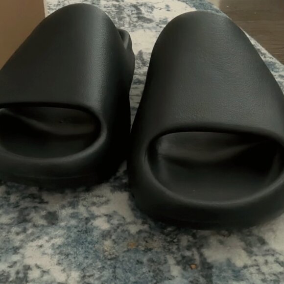 Adidas Yeezy slides size 9